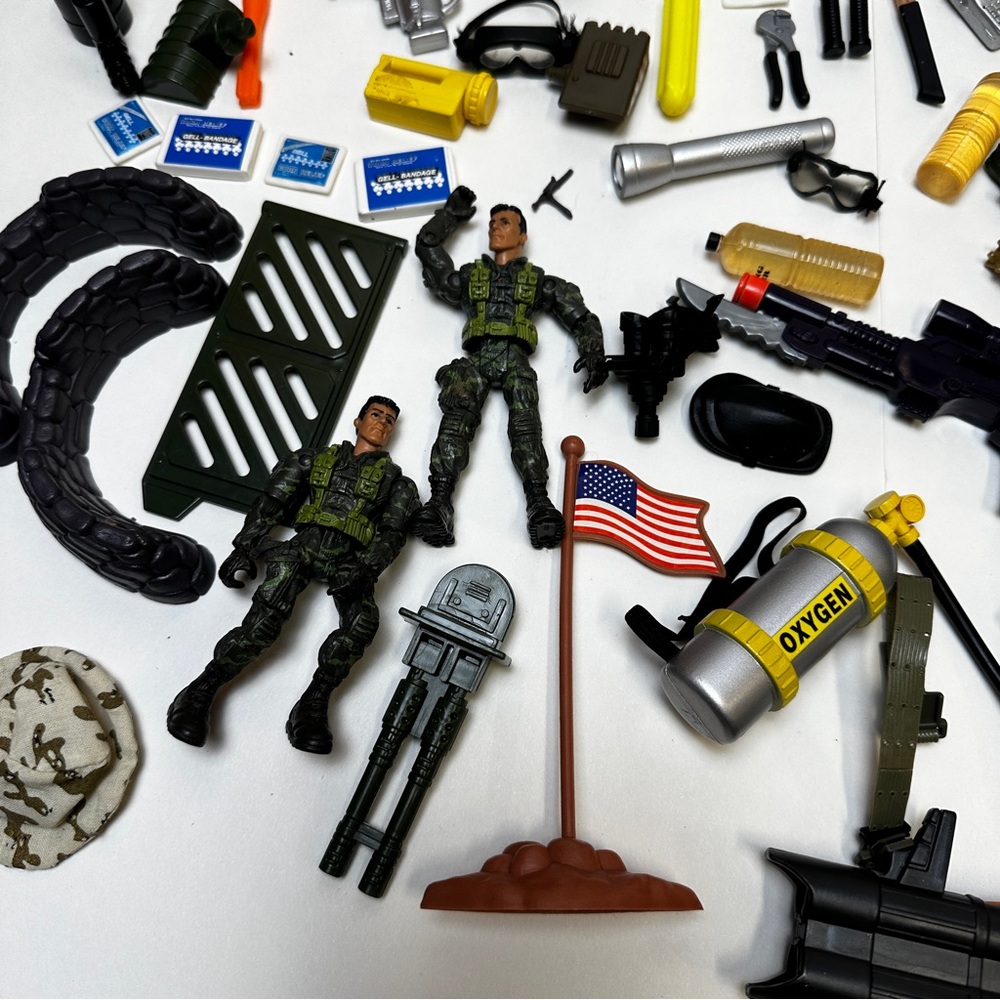 Army Military First Responder Equipment GI Joe Action Figure Accessories w/ Case - Picture 3 of 15